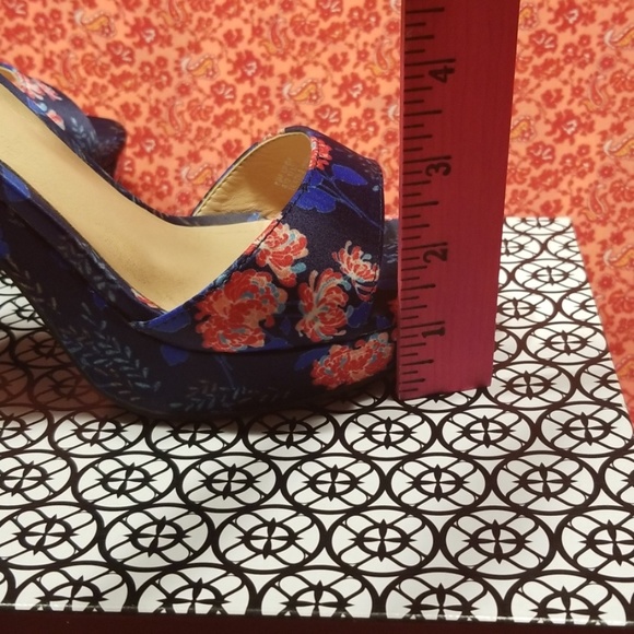 🌺Sandal Heels🌺 - Picture 4 of 5